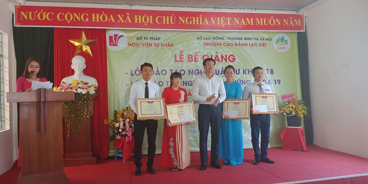 Bế giảng Lớp đào tạo nghề Luật sư khóa 18 và nghề Công chứng khoá 19 tại thành phố Đà Nẵng